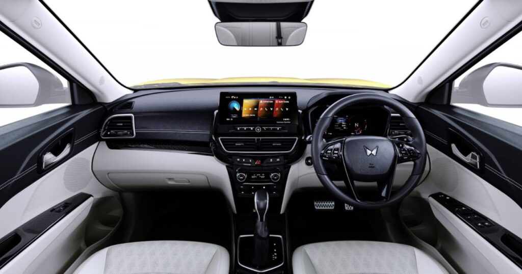 Mahindra XUV 3XO REVS